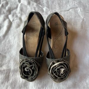 White Mountain “Serene” Black linen espadrilles SIZE 5